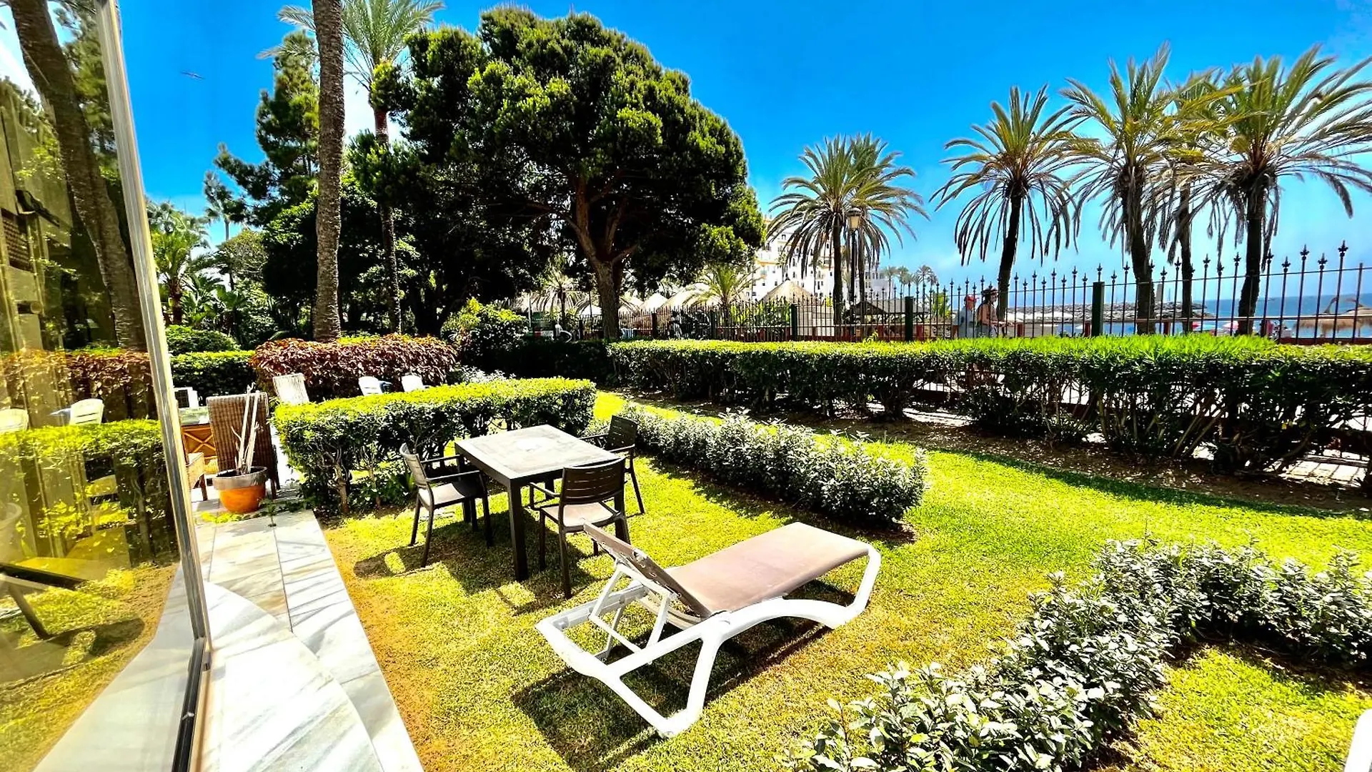 Puerto Banus Luxury Beachfront Apartment D Marbella